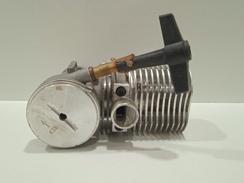 Master 3.5 cc RC car nitro engine, model H21SP.