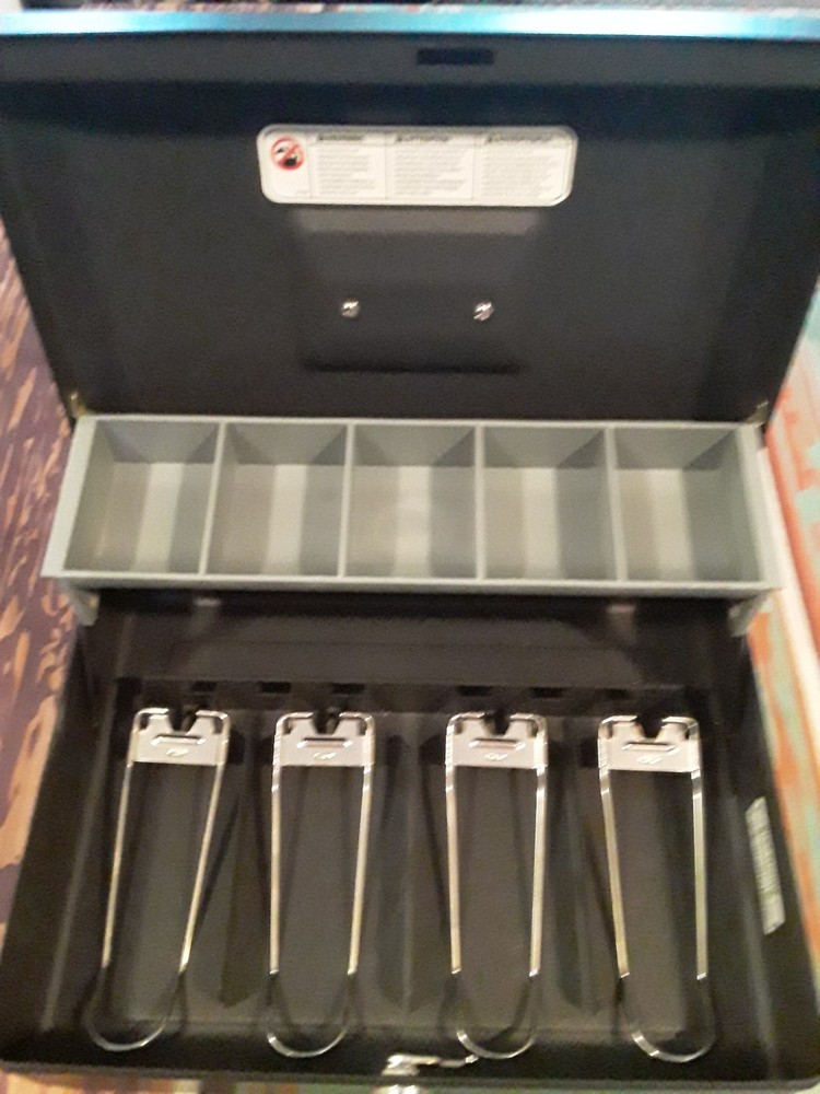 SentrySafe Lock Box with both Keys