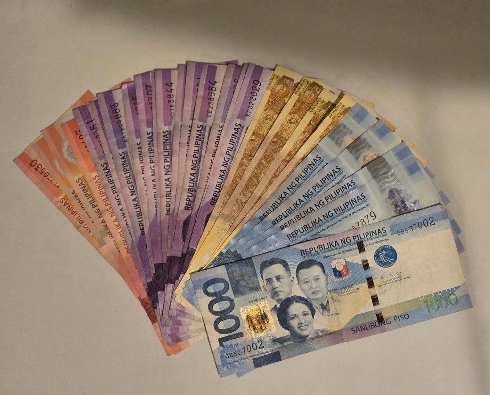 Philippines 8600 Pesos Lot Circulated