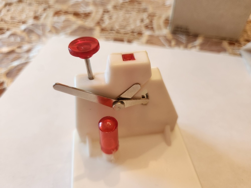 Vintage 1990 Easy Threader Machine With Instructions