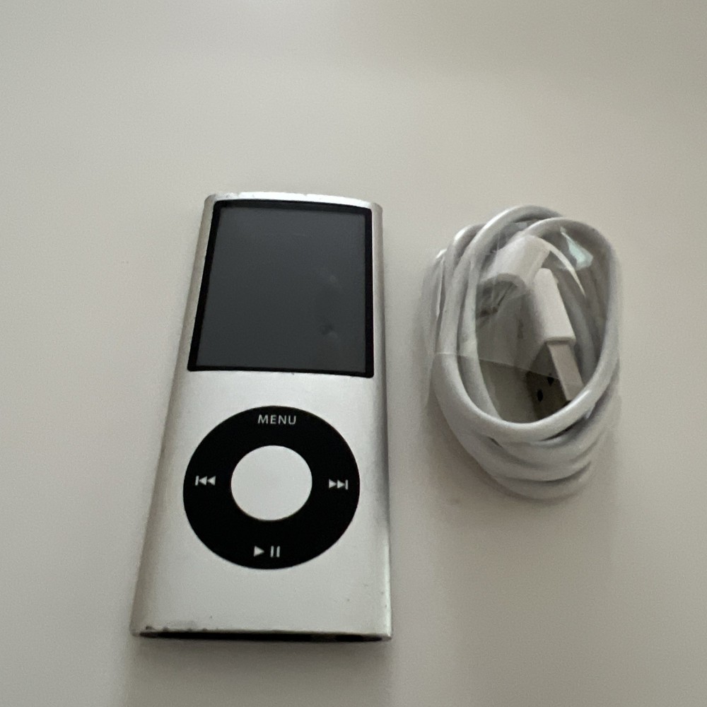 iPod 4th Generation 16 Gb Silver NEW BATTERY M4