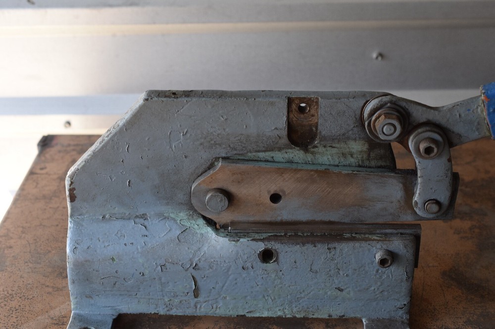 Meyer throatless bench shear