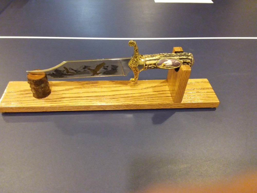 BOWIE KNIFE/SWORD DISPLAY STAND