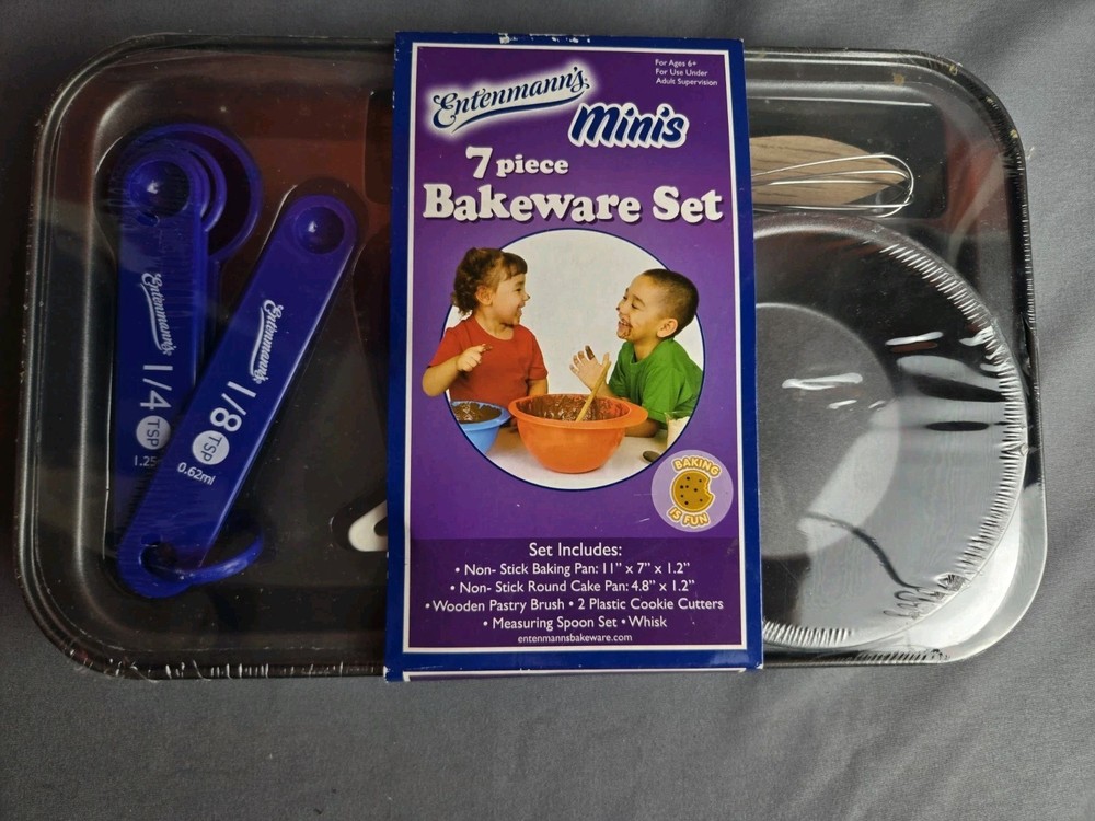 Kids Bakeware set, Entenmann's Minis 7 Piece bakeware set