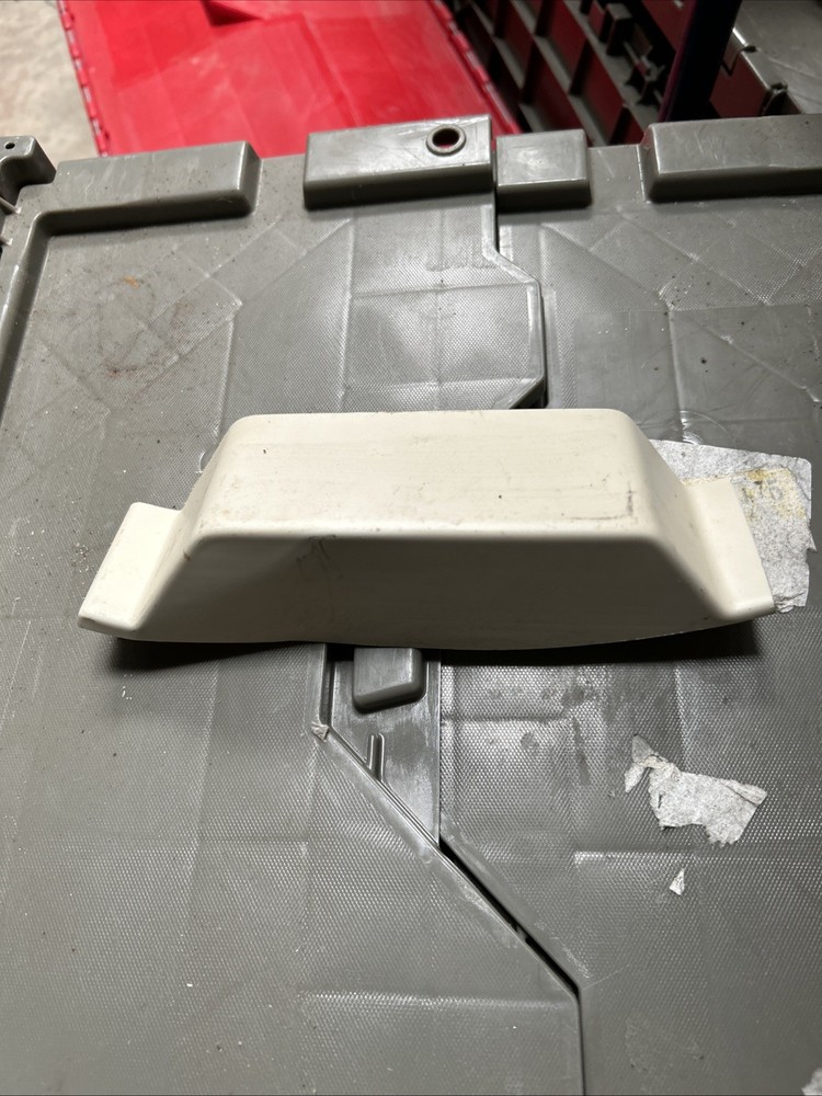 NEW International 2201469C1 BAR LIGHT*RH END