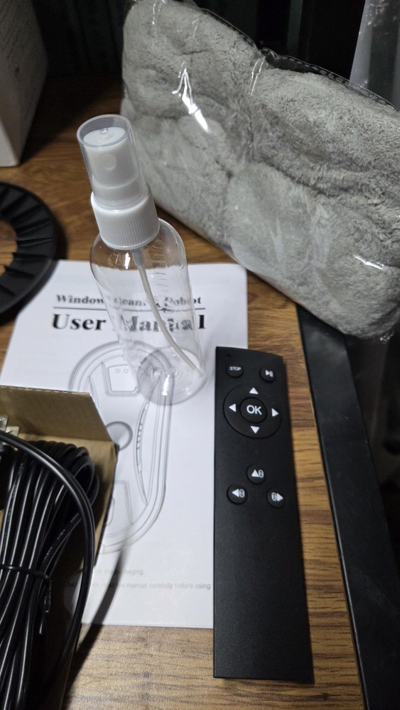 Smart Window Cleaning Robot – Automatic Glass Cleaner with Remote & Safety Tech