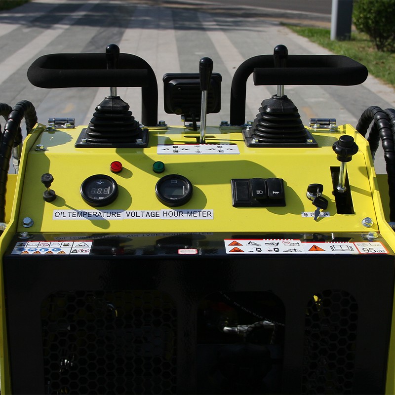 13.5HP Mini Skid Steer Track Loader with Hydraulic Drive