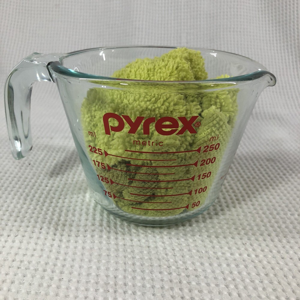 Pyrex Measuring Cup 1 Cup, 250ml, No Chips Or Cracks Great Condition