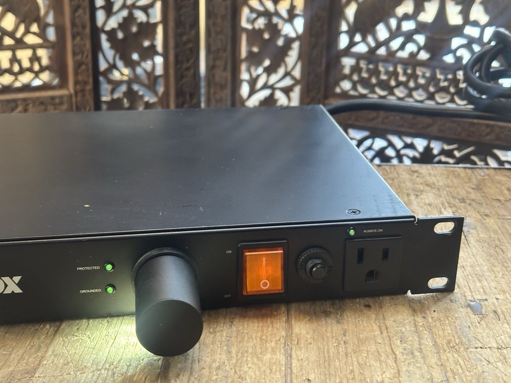 WATTBOX B9PB02P6 Power Surge Protector