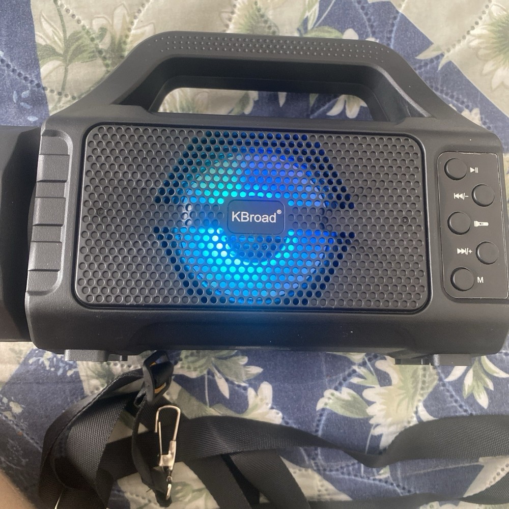 Flashlight Portable Wireless Speaker Bluetooth Speaker 3inch Speaker Drive Size