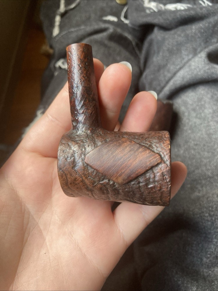 One GBD flat bottom pipe and a Dr. Grabow pipe pre-owned (one cracked)