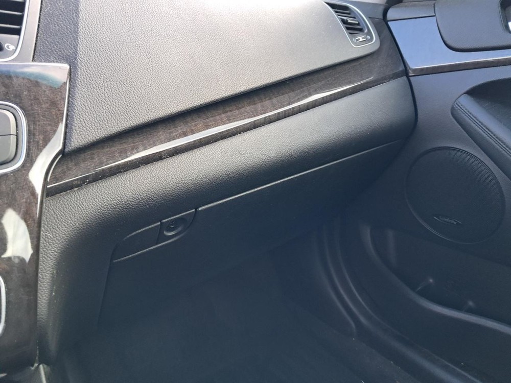 CADENZA 2015 Glove Box 4847854