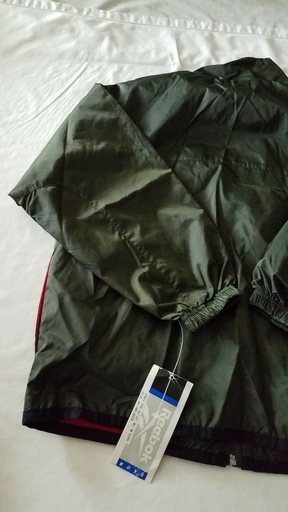 NWT Reebok Track Jacket MEDIUM Nylon Full Zip W/ ZIPPERED POCKET & SIDE POCKETS