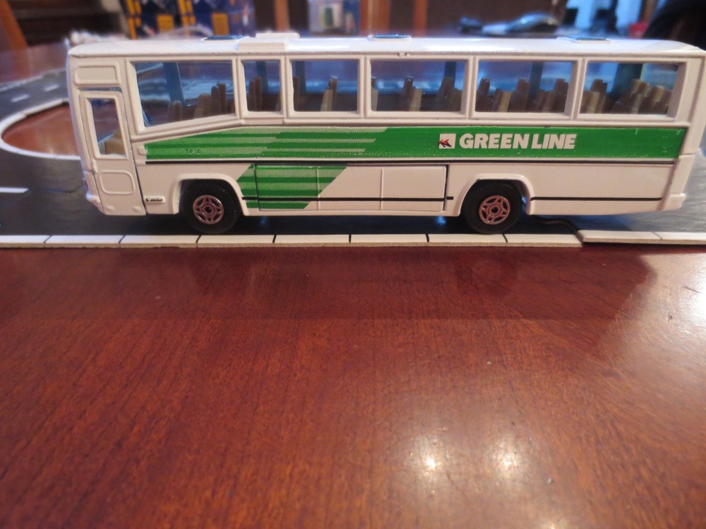 Corgi 773 - Green Line Coach
