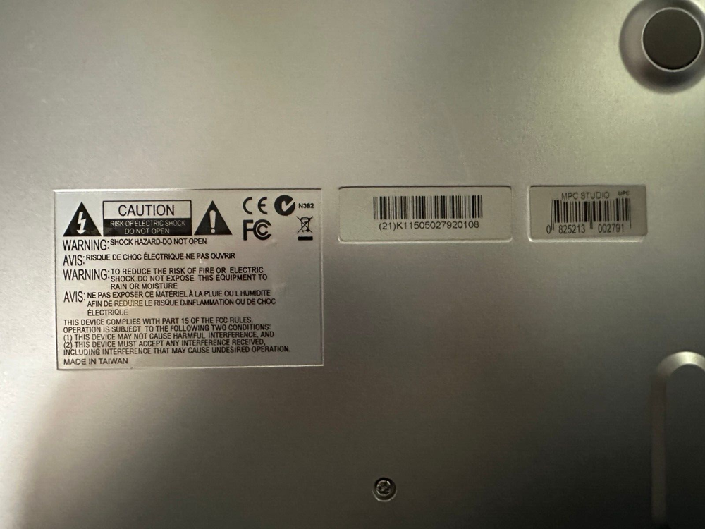 Akai professional MPC STUDIO Silver w/Box SDS