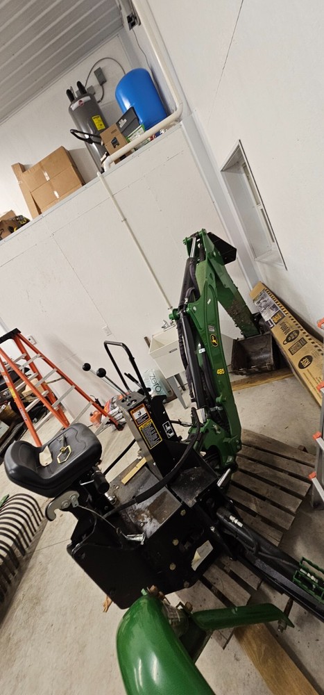 John Deere 485 Backhoe