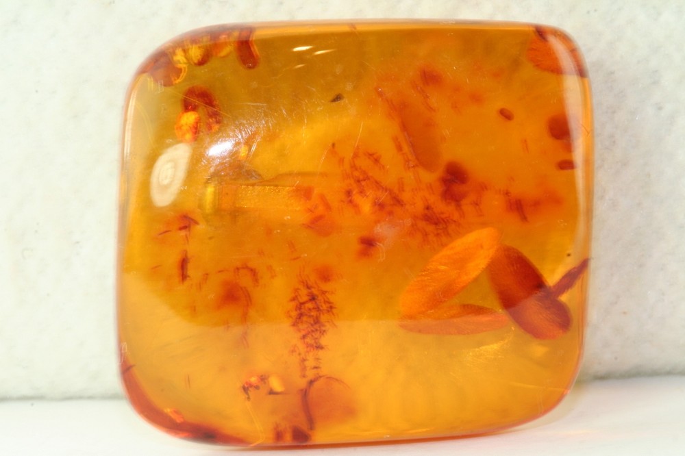 1940'S VINTAGE AMBER PIN