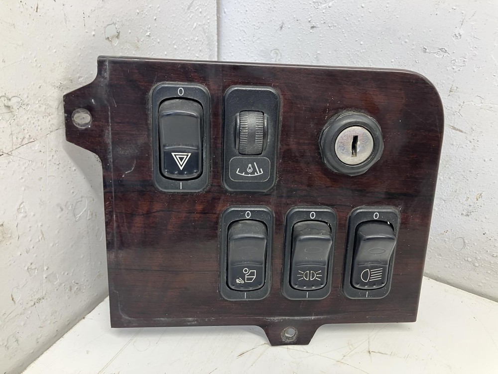 2006-2015 Peterbilt 386 IGNITION Dash Panel - Used