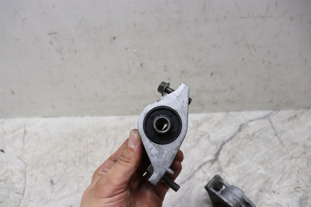2006-2007 Yamaha Nytro Rs90n Engine Motor Mount Vibration Mount Set