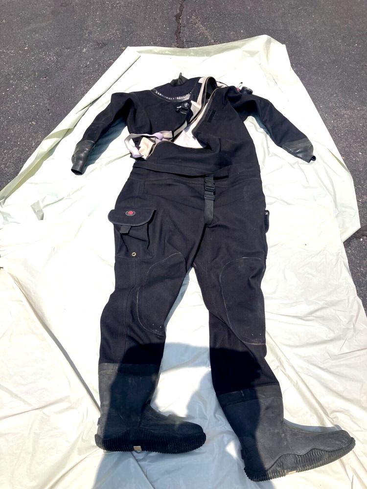 PINNACLE EVOLUTION2 DRY SUIT WITH  EQUIPTMENT BAG