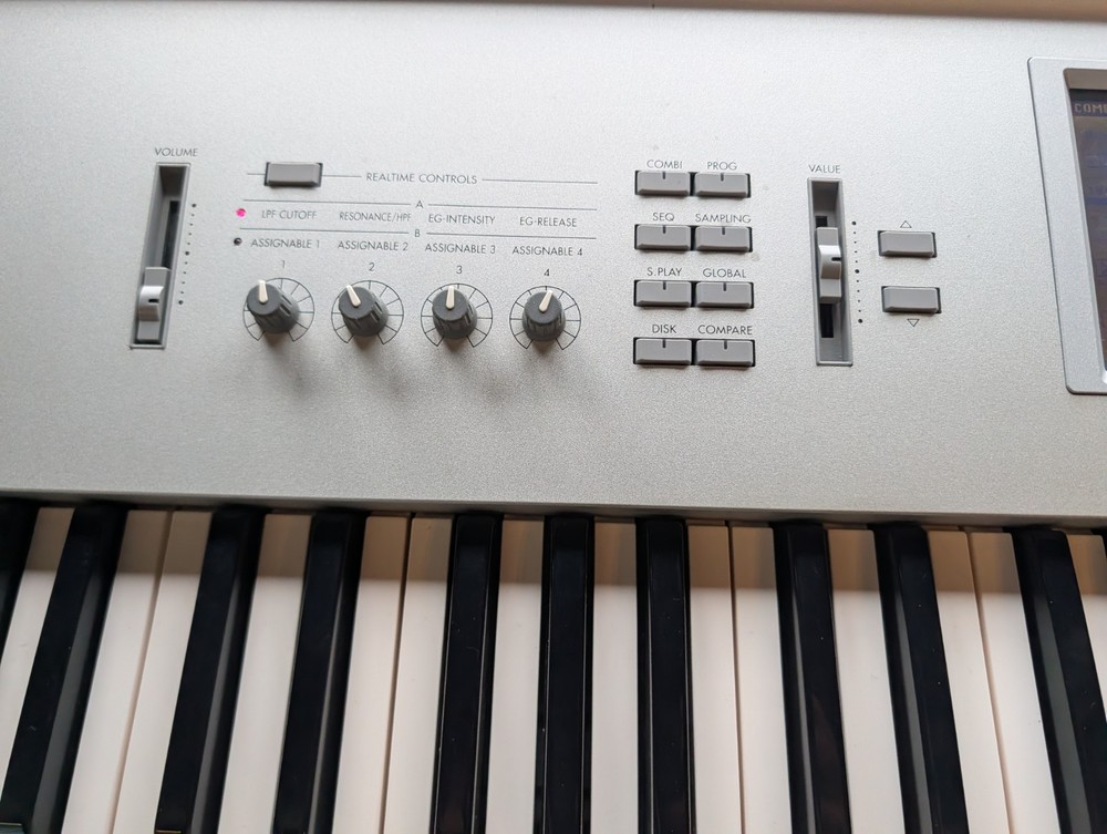 Korg Triton Pro 76-Key Workstation Keyboard - EXCELLENT