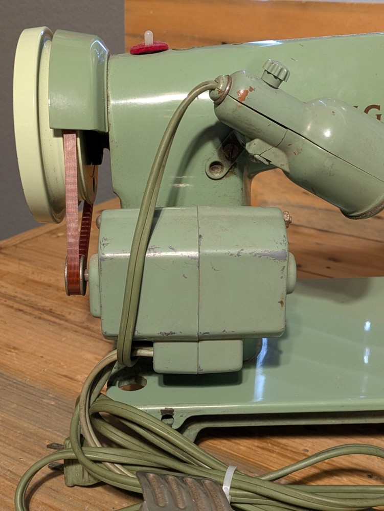 SINGER Model 185J Sewing Machine