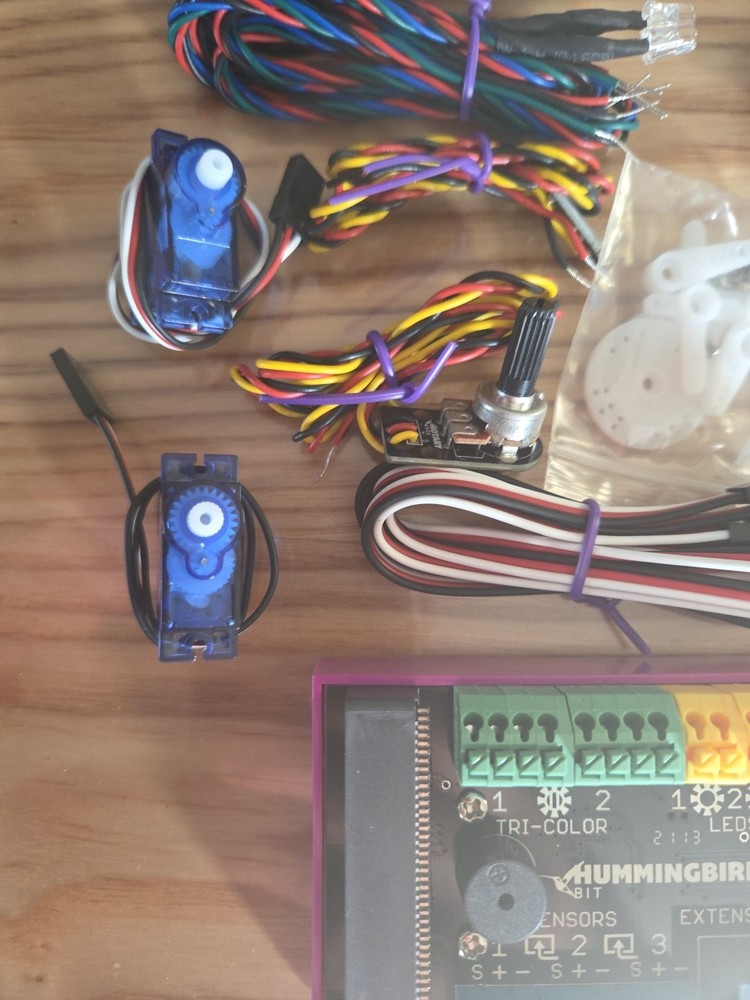 NEW Hummingbird Bit Robotics Base Kit with Microbit Bird Brain Technologies duo