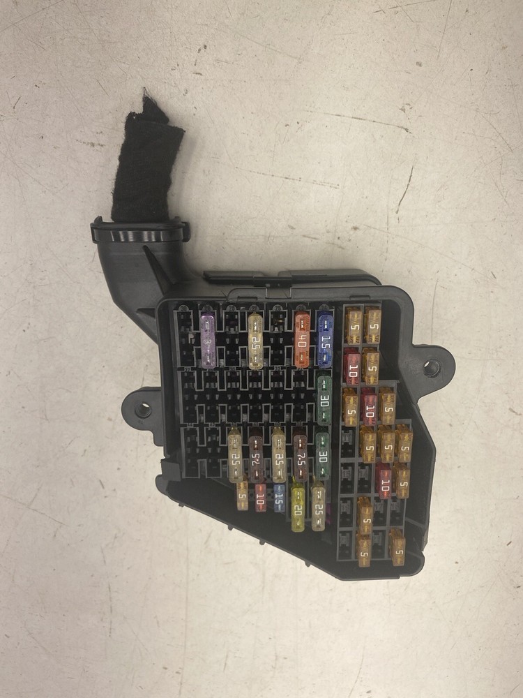 2004-2006 Audi A8L Fuse Box OEM.