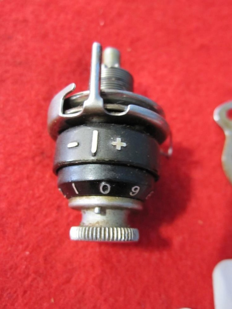 1950 SINGER FEATHERWEIGHT SEWING MACHINE MODEL 221 THREAD TENSIONER