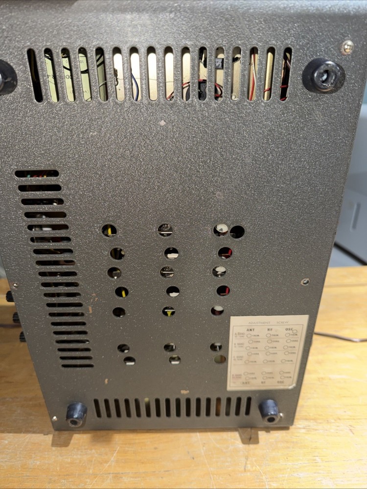 Lafayette Model KT-320 S.W. / Communications Receiver. Powers On -Untested