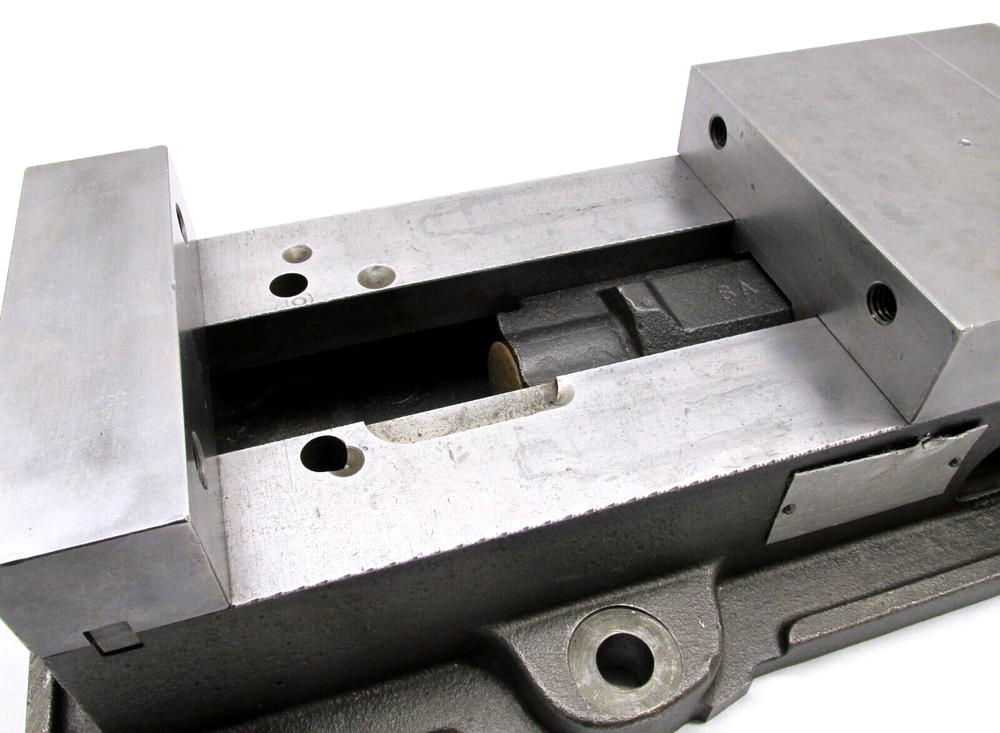 KURT ANGLOCK 6" MILLING MACHINE VISE - #D60