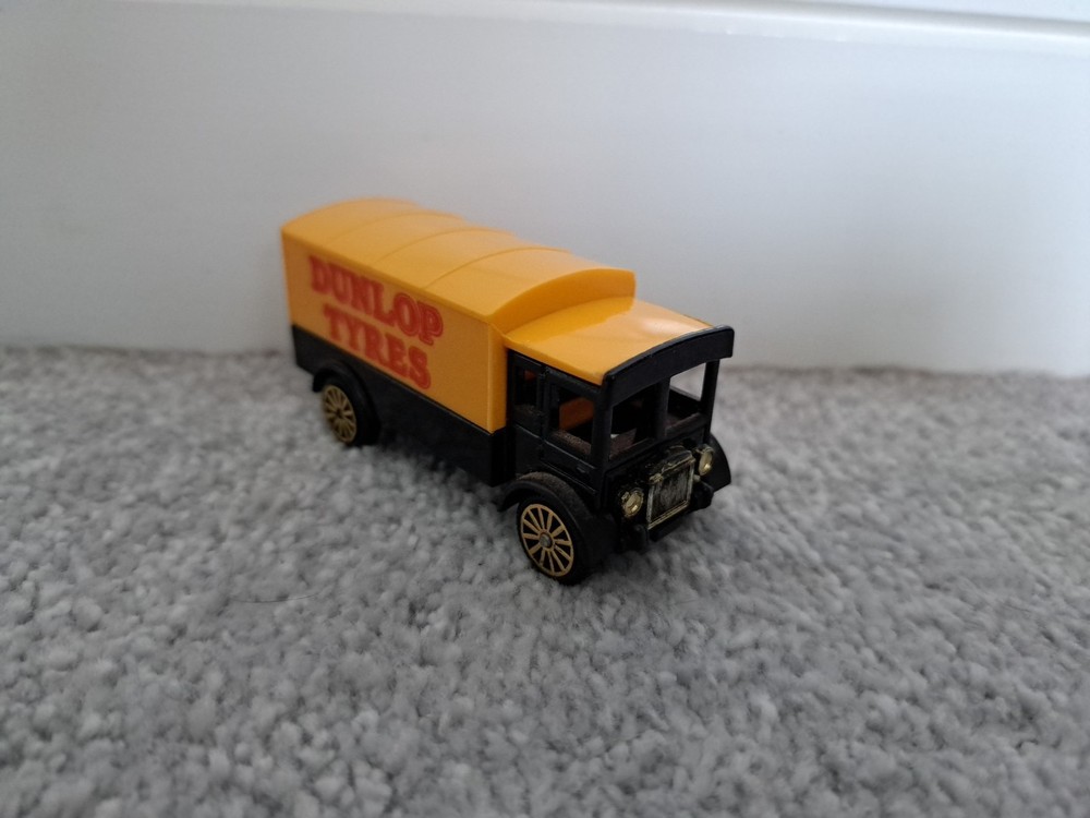 Corgi A.E.C. Van Dunlop Tyres Model