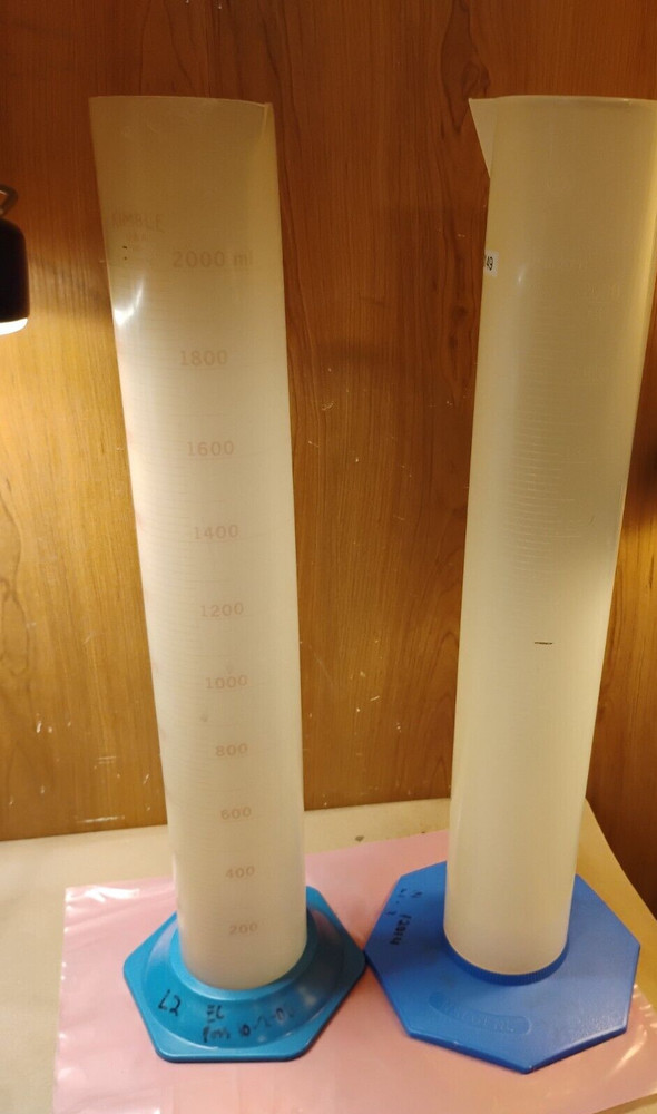 (2) 2000ml Plastic 2000mL graduated cylinder w/ pour spout Kimble & Nalgene