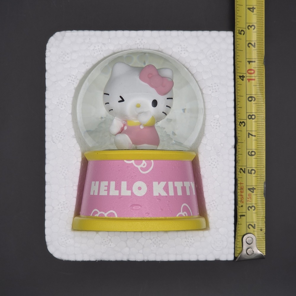 Hello Kitty Friends Mini Snow Globe - Hello Kitty