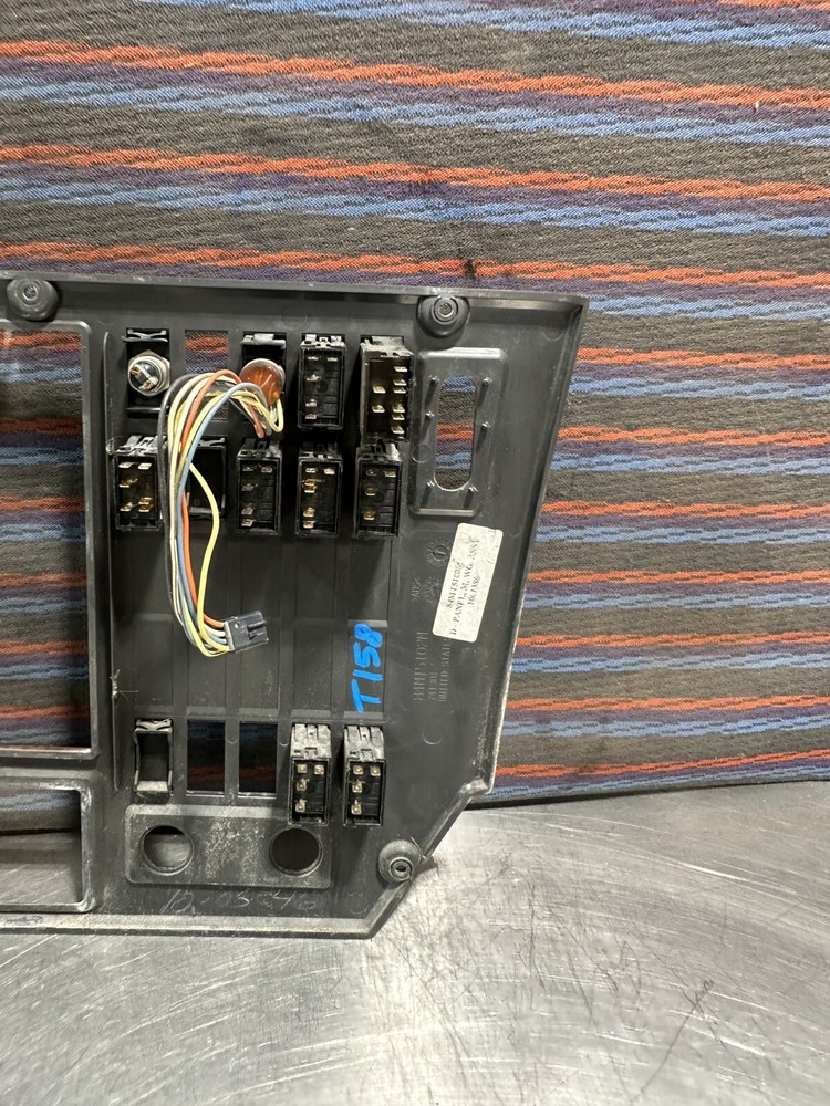 Mack CXU613 SWITCH PANEL Dash Panel - Used | P/N 84MT5102M