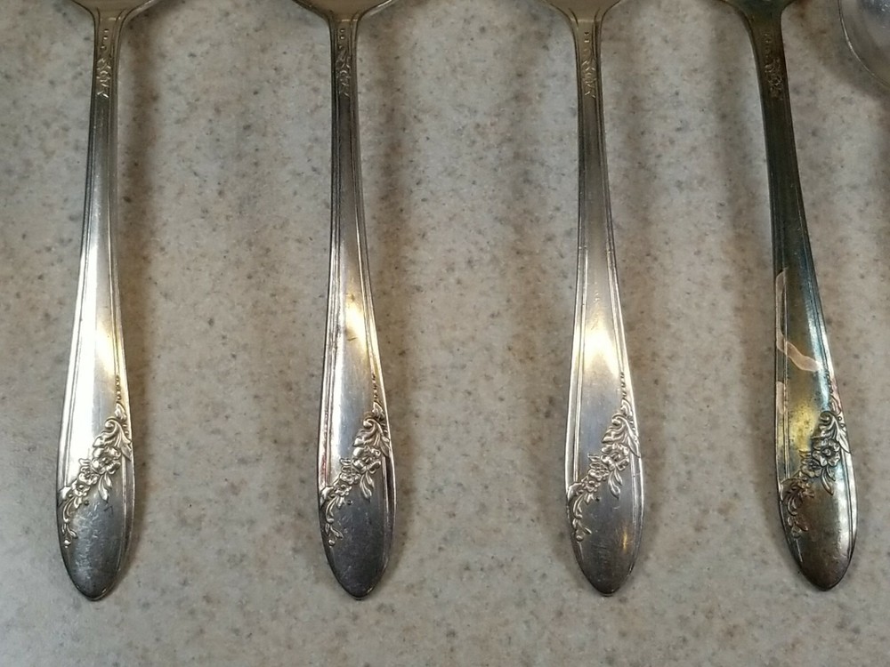 ONEIDA COMMUNITY SILVERPLATE TUDOR FLATWARE QUEEN BESS 7 PC. MISCELLANEOUS BATCH