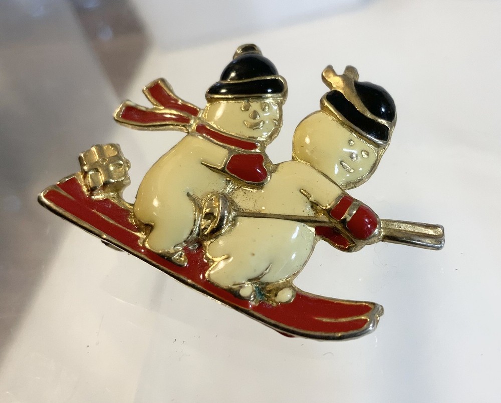 Vintage Enamel Double Snowmen Skiing 1 1/2”