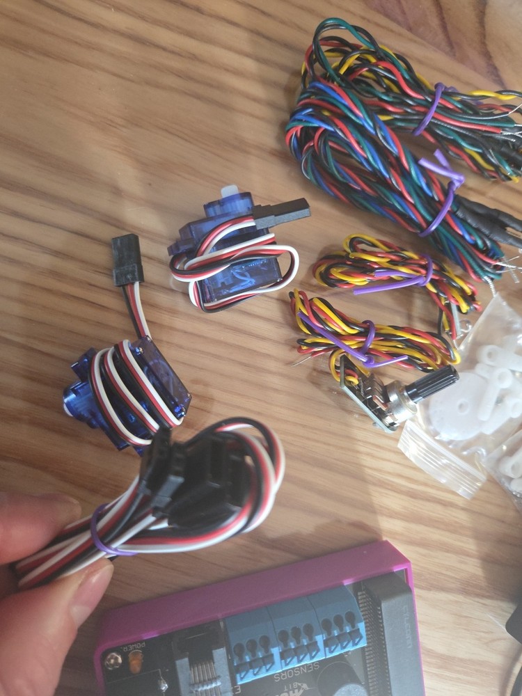NEW Hummingbird Bit Robotics Base Kit with Microbit Bird Brain Technologies duo