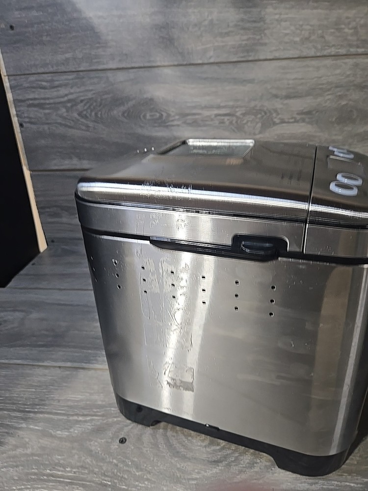 Cuisinart CBK-110 Bread Machine Stainless Steel 1.5lb 12 Programs LCD Timer Read