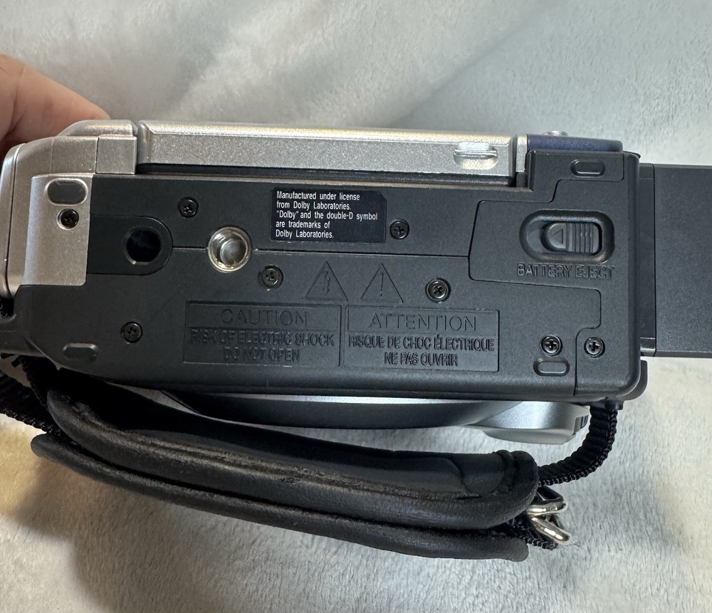 Hitachi DZ-MV380A DVD Camcorder, Bundle