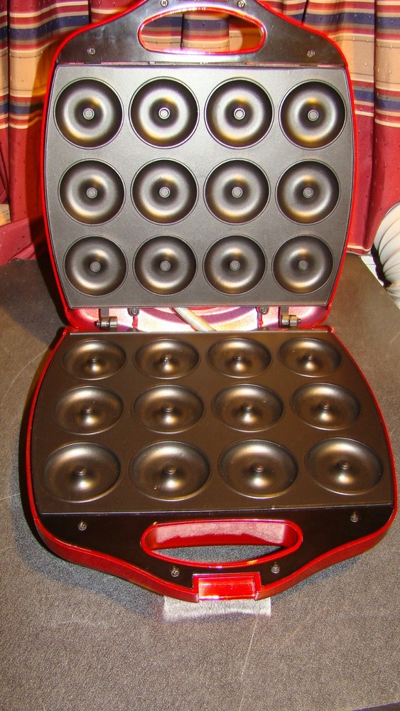 VonShef 12 Mini Doughnut Maker Donut Machine for Kid-Friendly Breakfast/Snacks