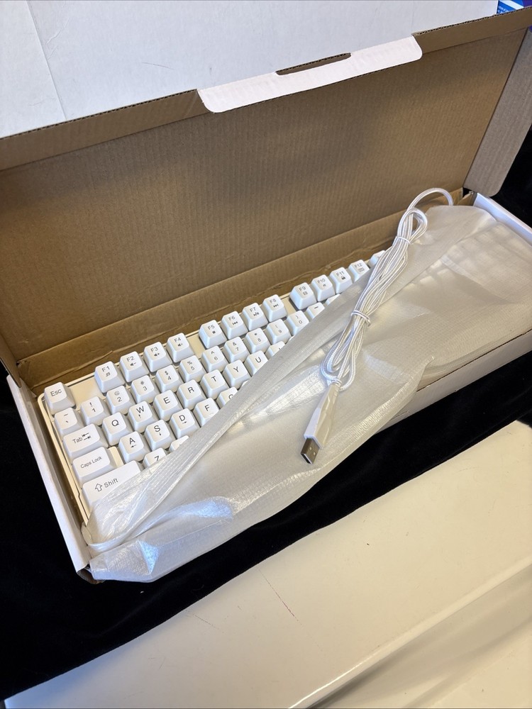 NIB Thermaltake Computer K-01 Keyboard