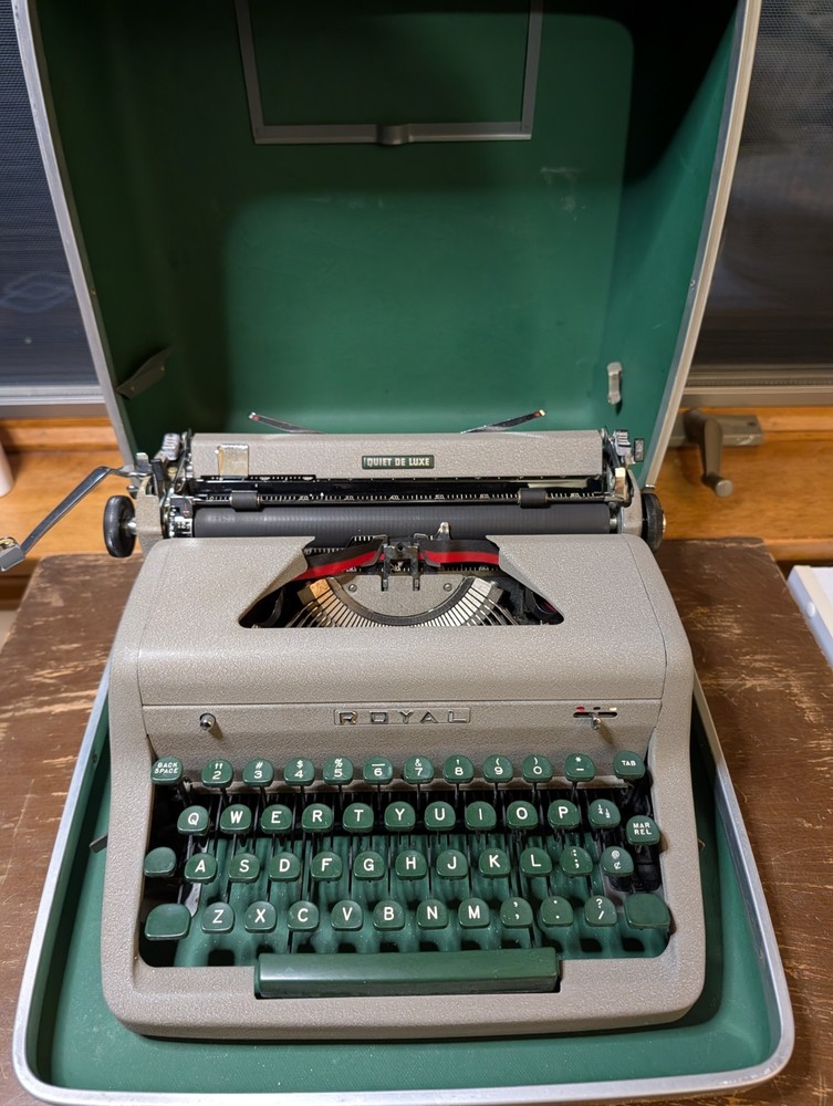 1954 Royal Quiet De Luxe W/Case