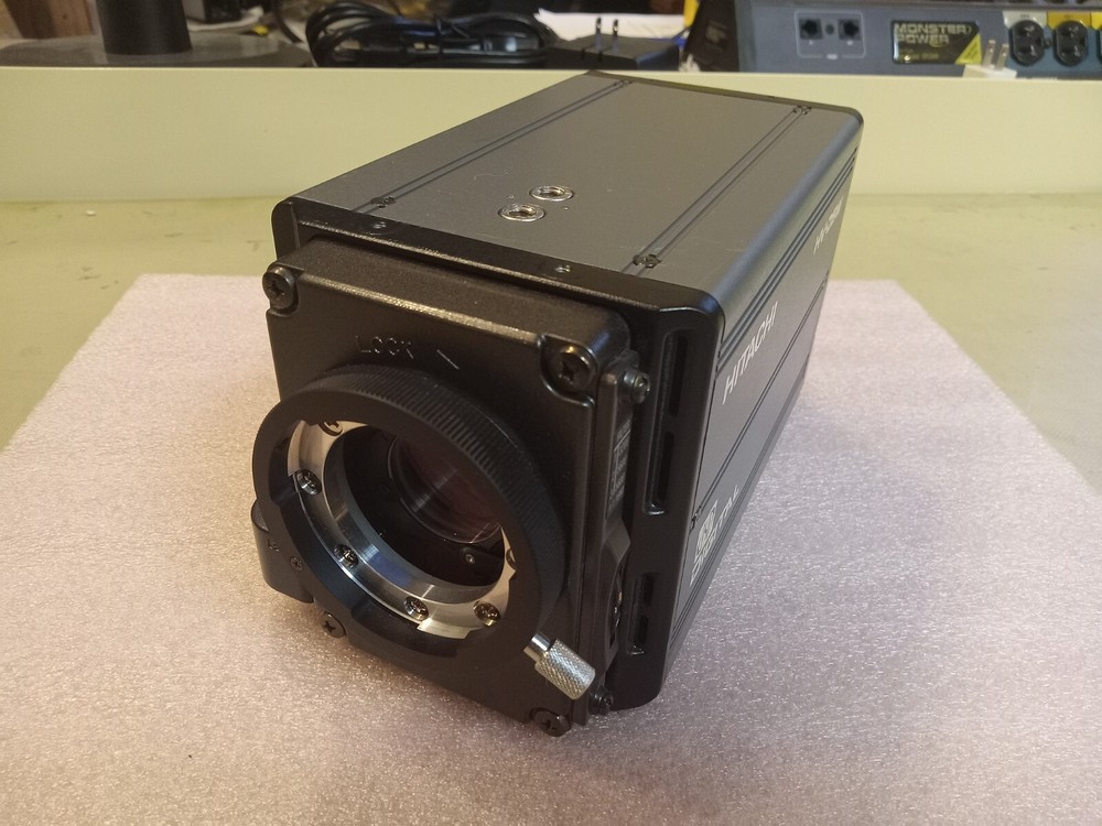 HITACHI HV-D5W HIGH PERFORMANCE DIGITAL VIDEO CAMERA