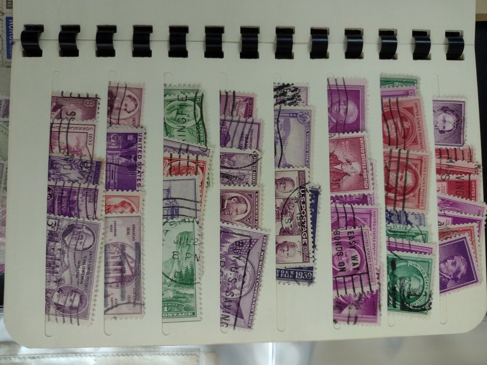 MINT US STAMP COLLECTION IN BINDER