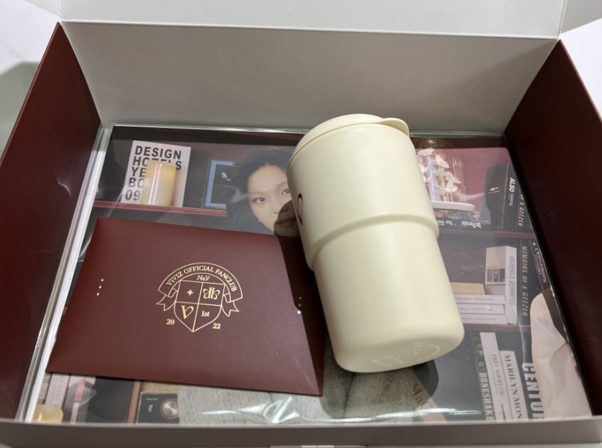 VIVIZ 1ST Official fanclub kit