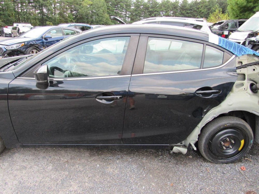 3 2018 Glove Box 1077605