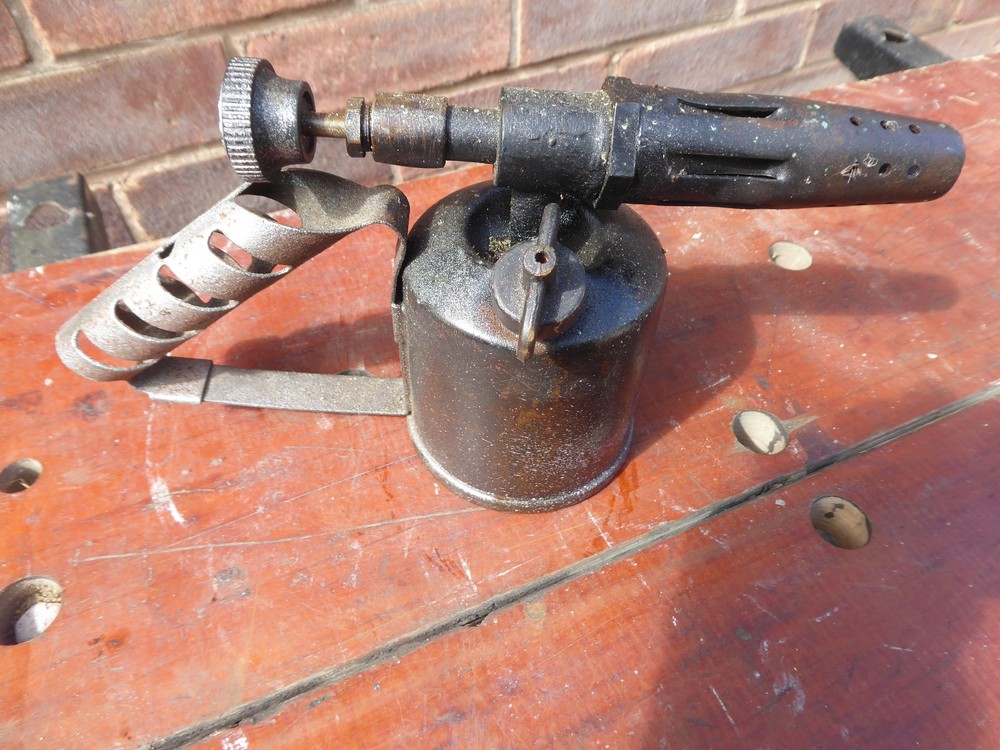 Monitor brand blowlamp