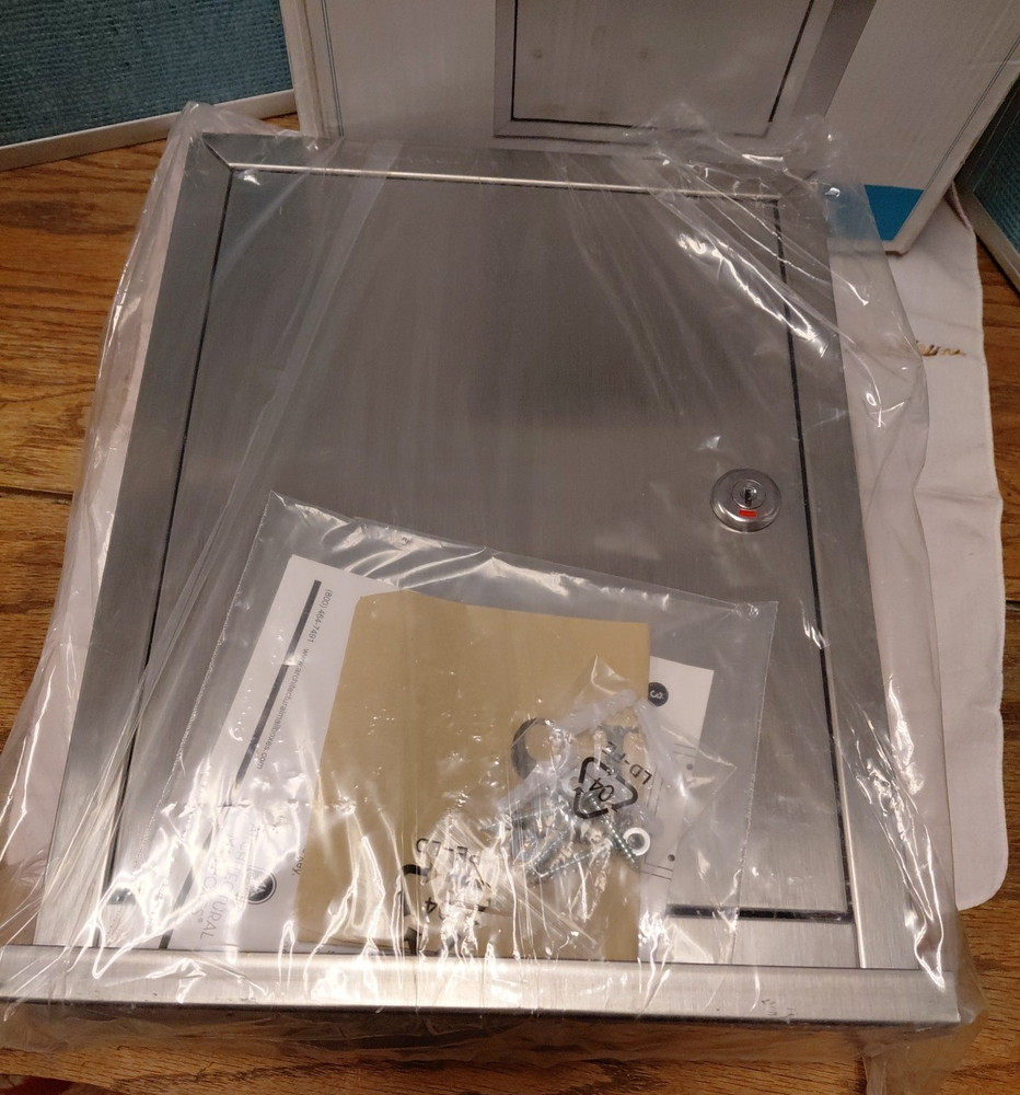 MAILBOX Regent Stainless Steel Locking Wall Mount Mailbox New