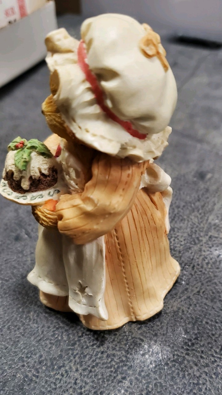 Cherished Teddies MRS. CRATCHT Enesco 1994